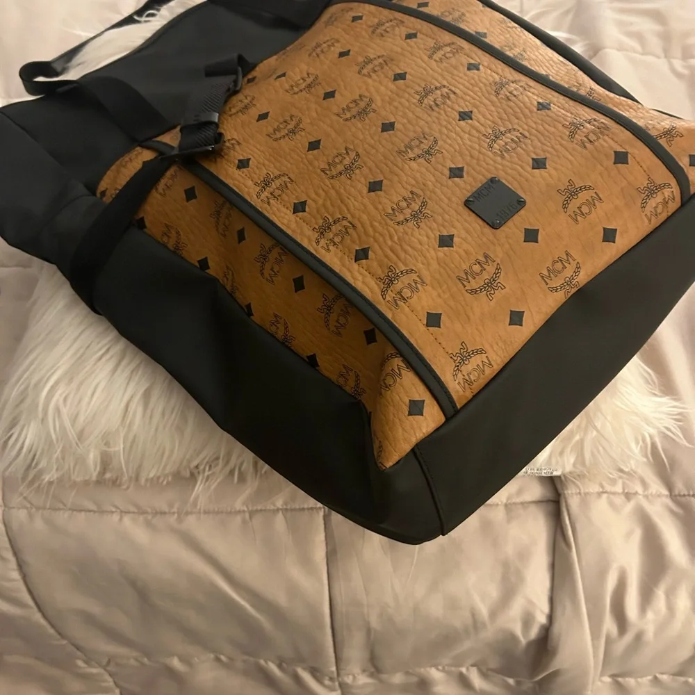 Authentic MCM Large Shopper - Picture 2 of 11